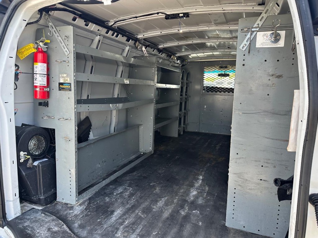 Chevrolet Express 2500 Vehicle Full-screen Gallery Image 17