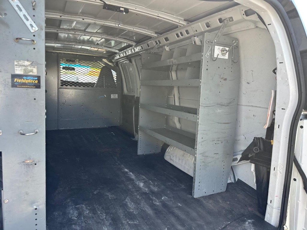 Chevrolet Express 2500 Vehicle Full-screen Gallery Image 18