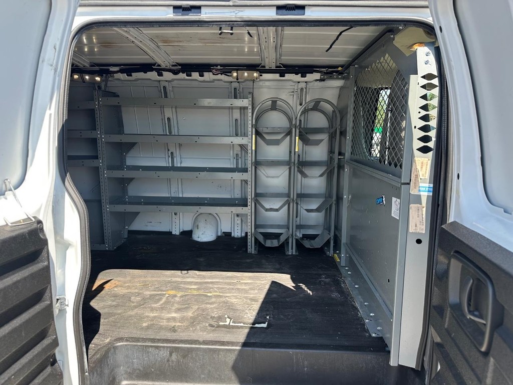 Chevrolet Express 2500 Vehicle Full-screen Gallery Image 19