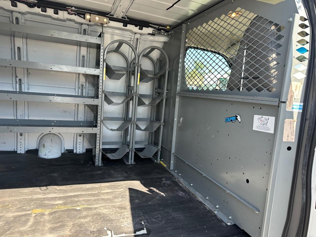 Chevrolet Express 2500 Vehicle Full-screen Gallery Image 20