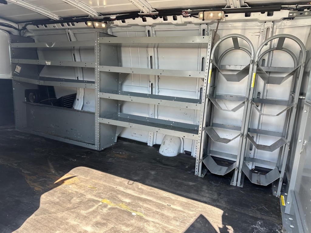 Chevrolet Express 2500 Vehicle Full-screen Gallery Image 21