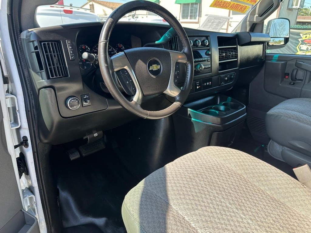 Chevrolet Express 2500 Vehicle Full-screen Gallery Image 24