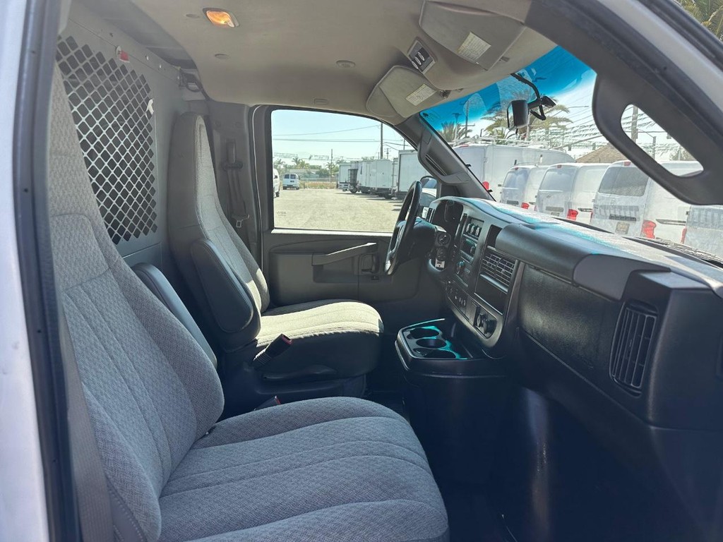Chevrolet Express 2500 Vehicle Full-screen Gallery Image 29