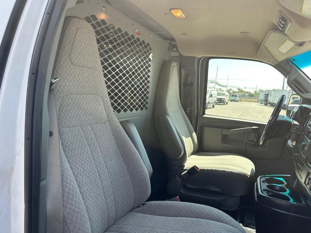 Chevrolet Express 2500 Vehicle Full-screen Gallery Image 30