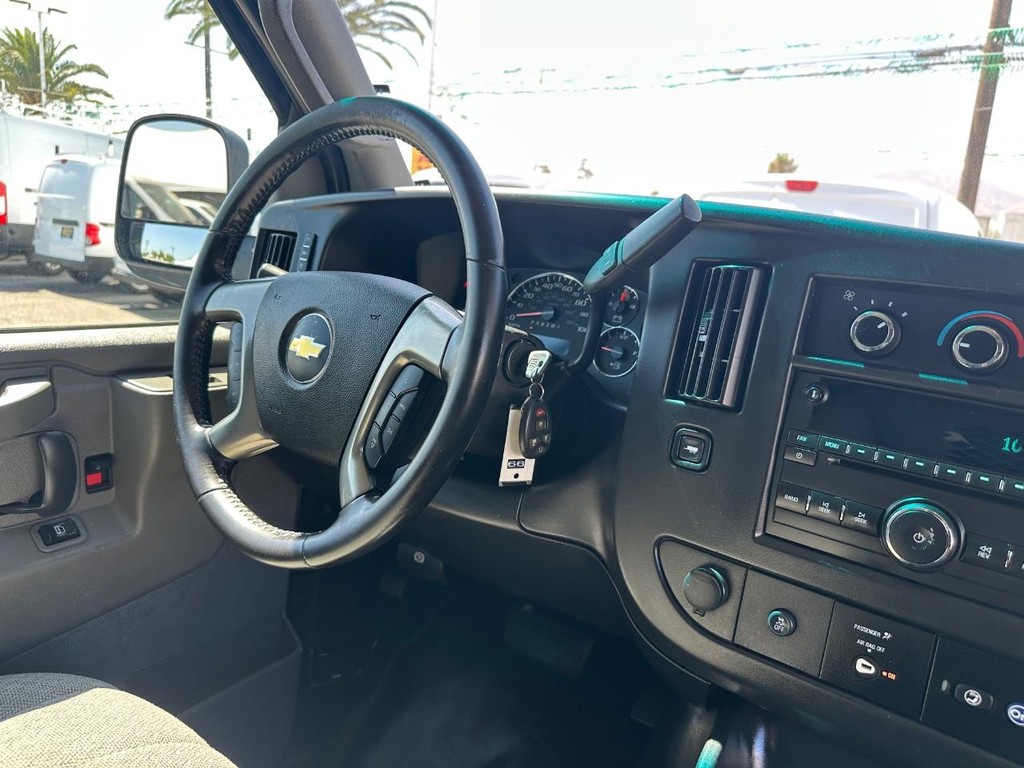 Chevrolet Express 2500 Vehicle Full-screen Gallery Image 31