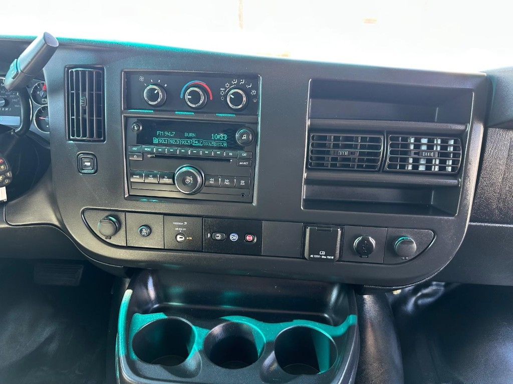 Chevrolet Express 2500 Vehicle Full-screen Gallery Image 32