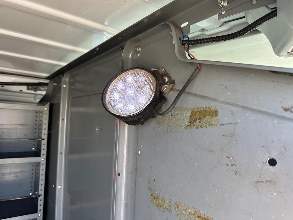 2014 Ford E-350 Cargo photo 2