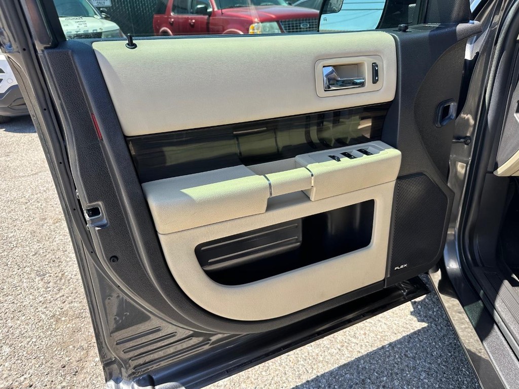 Ford Flex Vehicle Full-screen Gallery Image 15