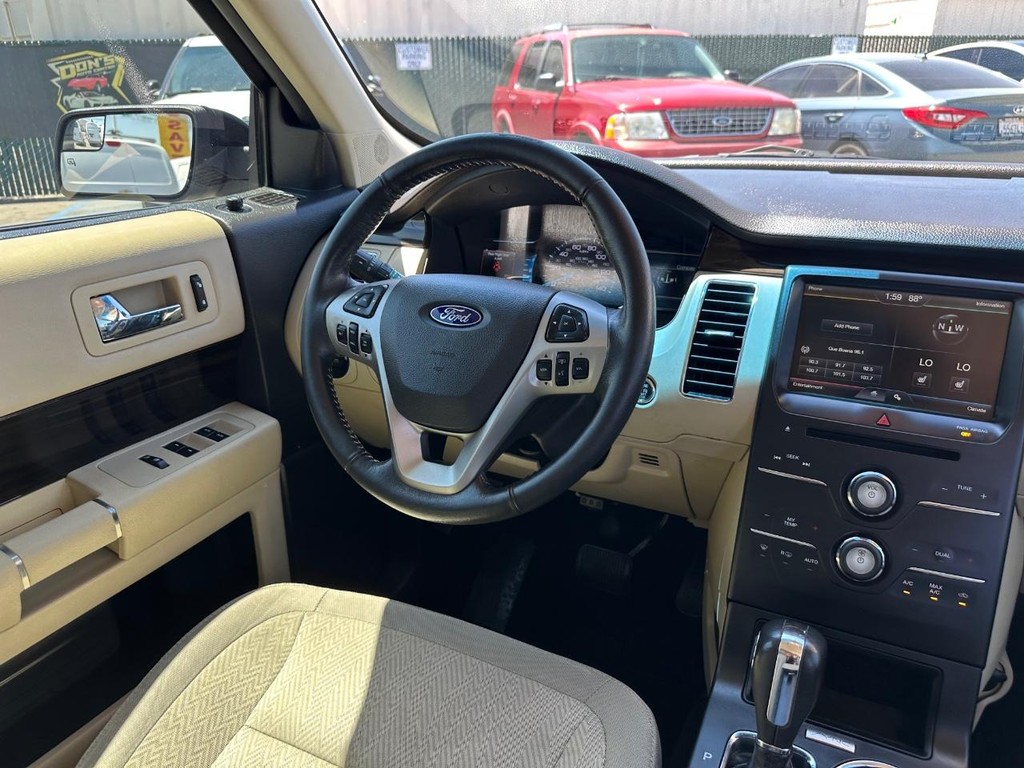 Ford Flex Vehicle Full-screen Gallery Image 24