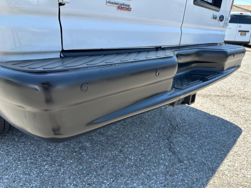 2013 Ford E-350 Cargo photo 2