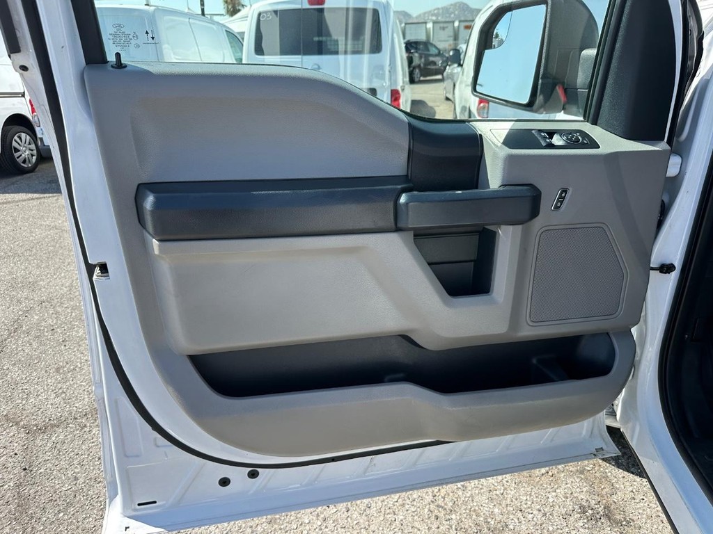 Ford F-150 Vehicle Full-screen Gallery Image 15