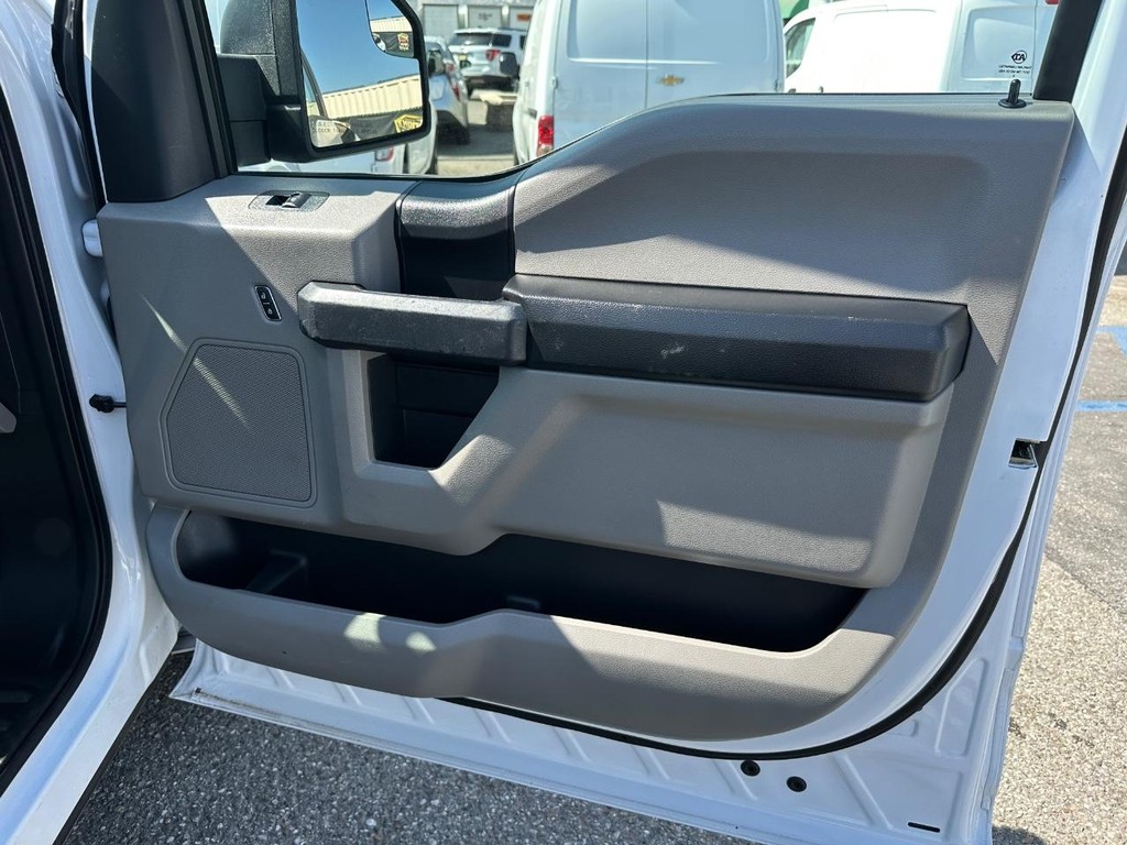 Ford F-150 Vehicle Full-screen Gallery Image 19