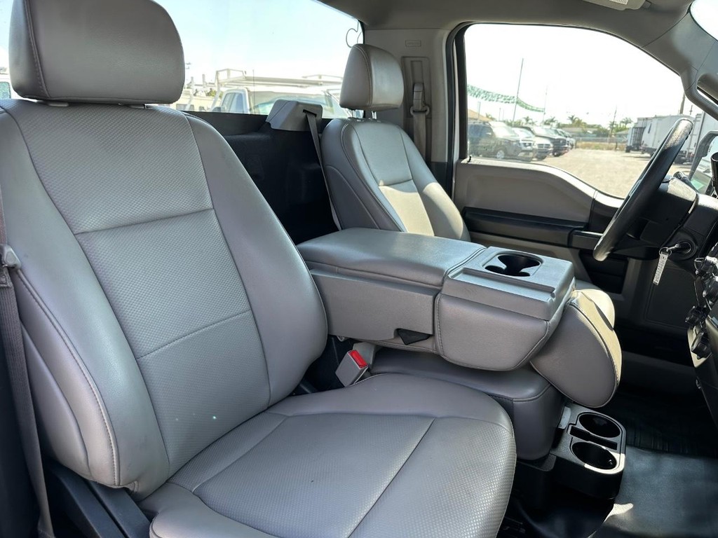 Ford F-150 Vehicle Full-screen Gallery Image 22