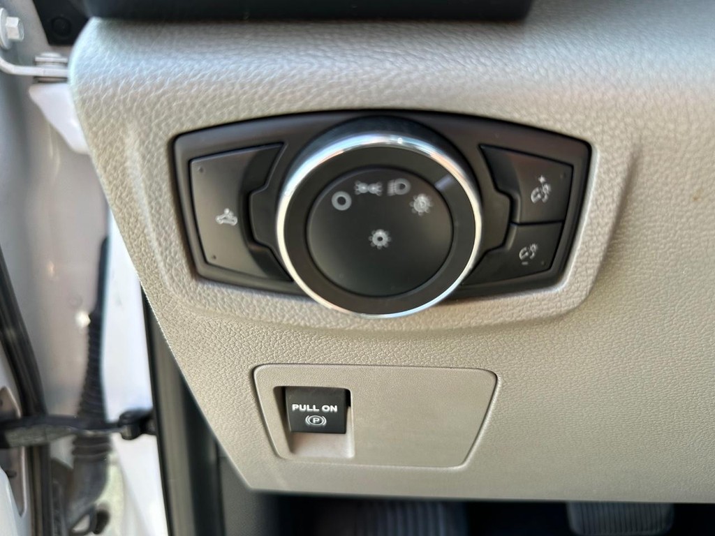 Ford F-150 Vehicle Full-screen Gallery Image 27