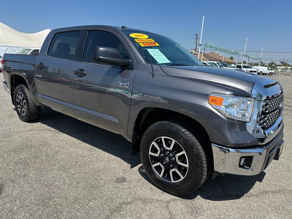 2017 Toyota Tundra SR5 CrewMax photo 8