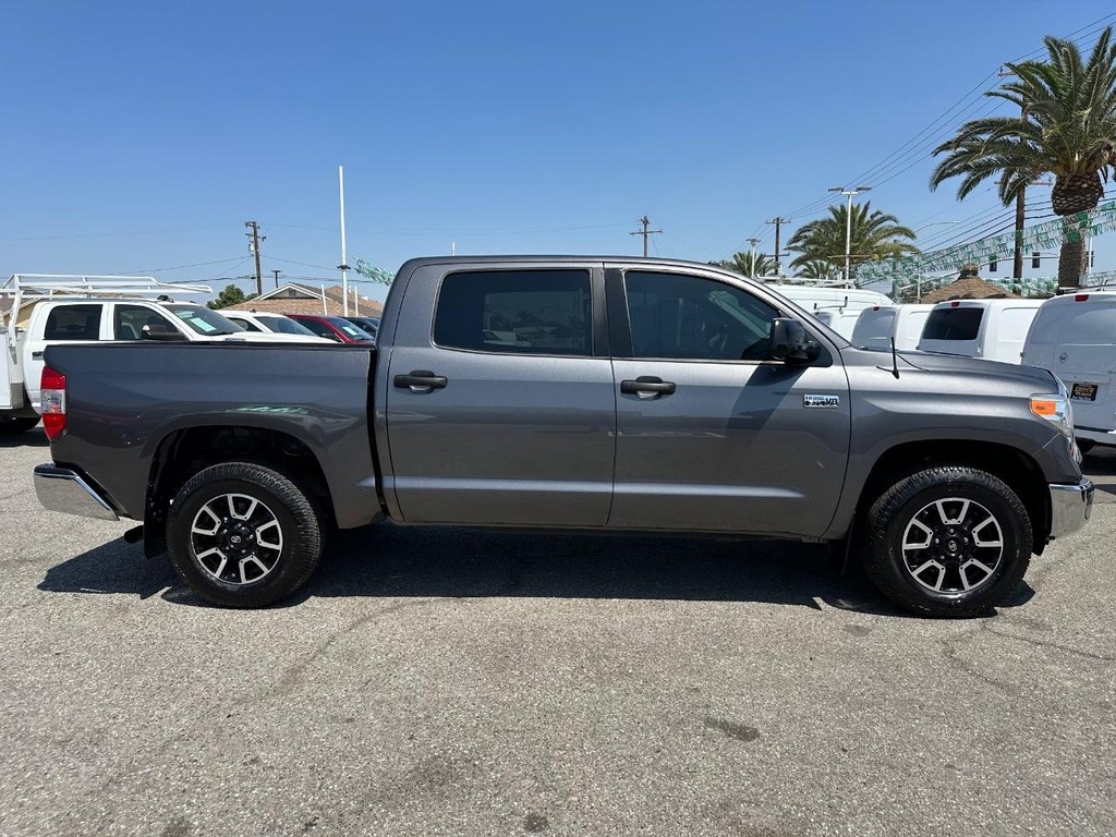 2017 Toyota Tundra SR5 CrewMax photo 9