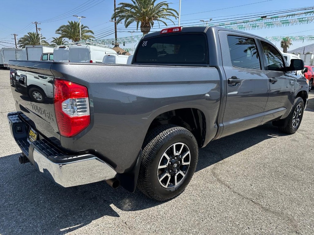 2017 Toyota Tundra SR5 CrewMax photo 10