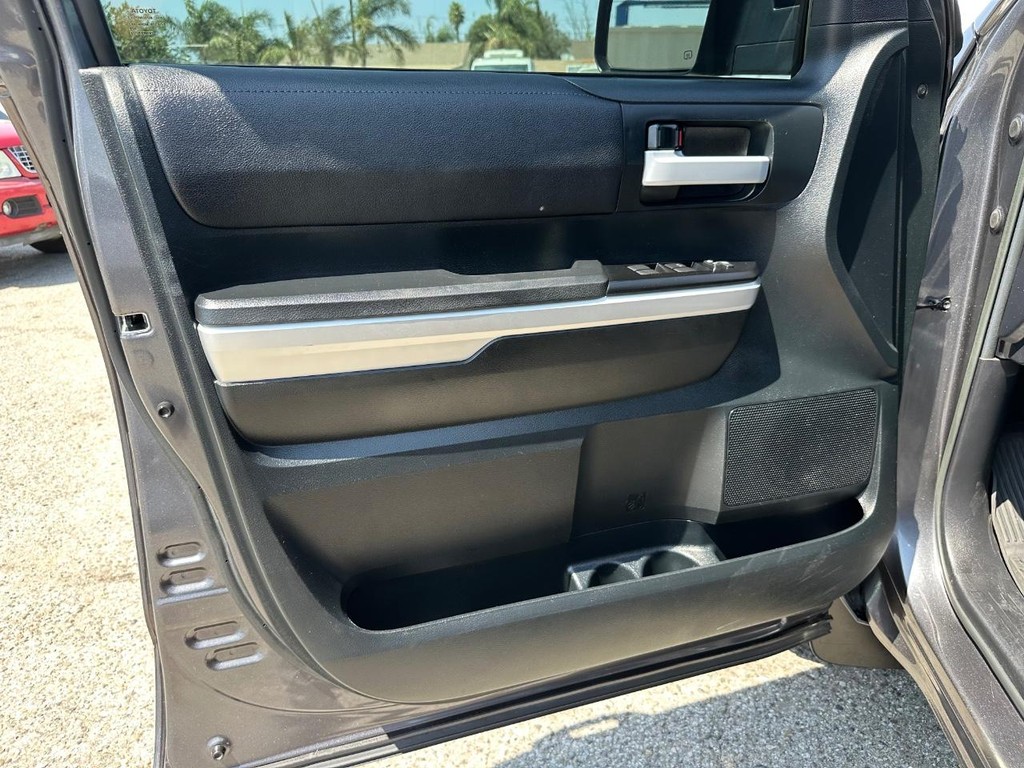 2017 Toyota Tundra SR5 CrewMax photo 16