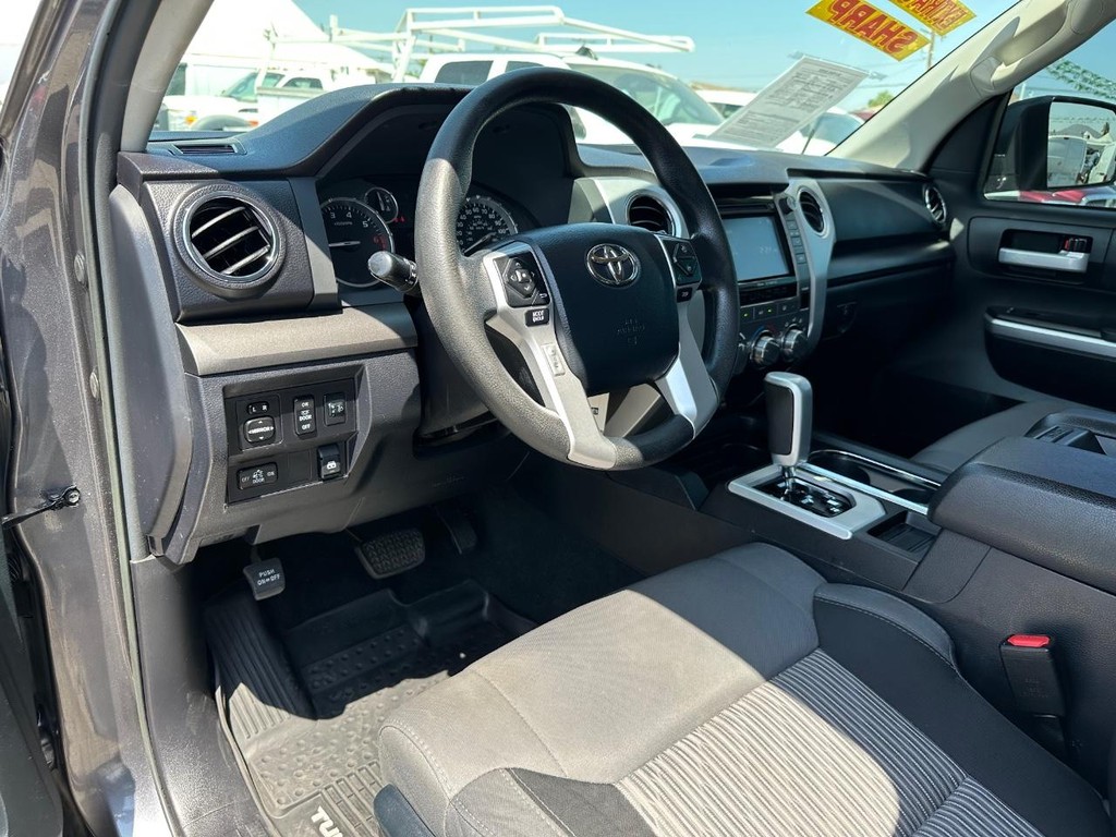 2017 Toyota Tundra SR5 CrewMax photo 17