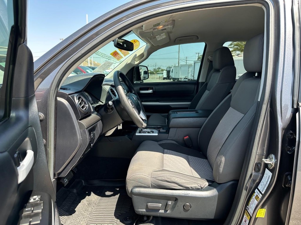 2017 Toyota Tundra SR5 CrewMax photo 18