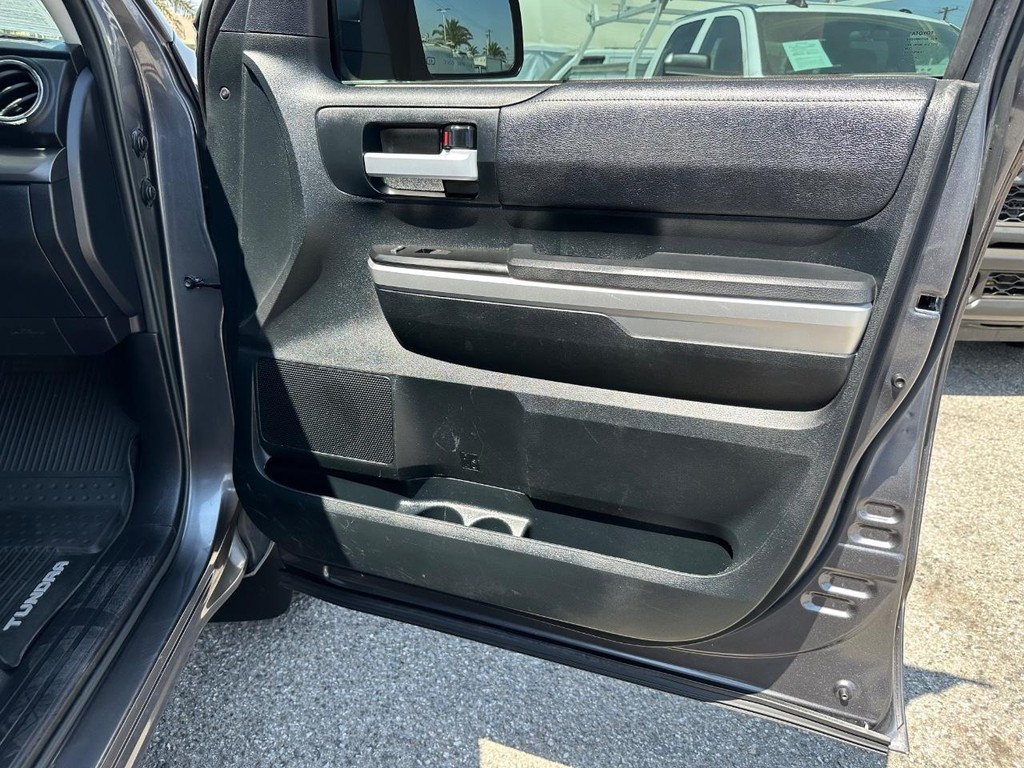 2017 Toyota Tundra SR5 CrewMax photo 20