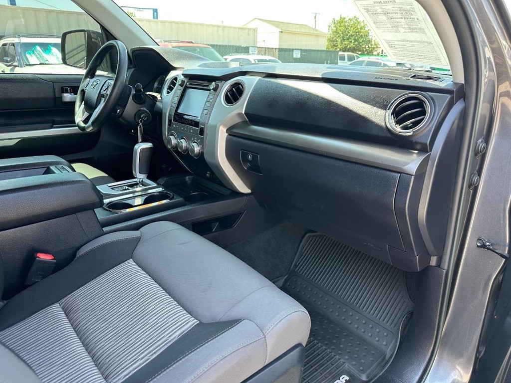 2017 Toyota Tundra SR5 CrewMax photo 21