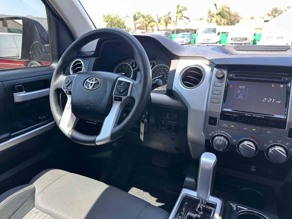 2017 Toyota Tundra SR5 CrewMax photo 25