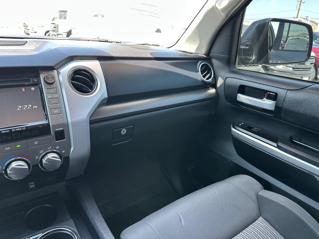 2017 Toyota Tundra SR5 CrewMax photo 27