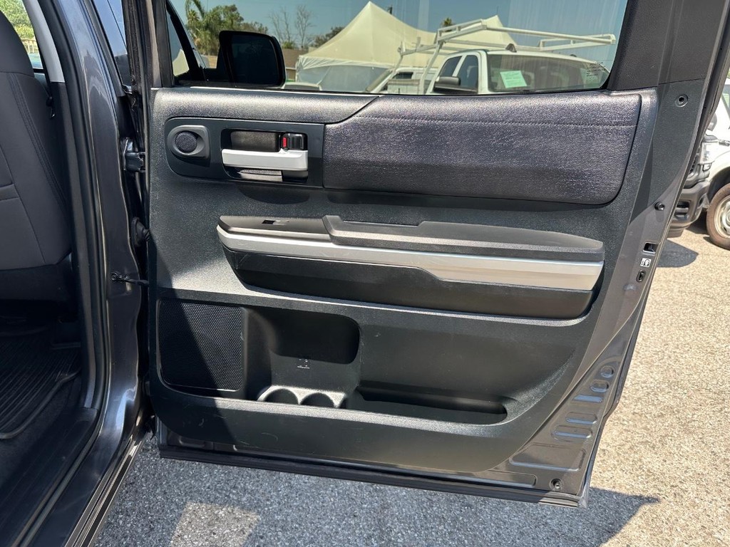 2017 Toyota Tundra SR5 CrewMax photo 30