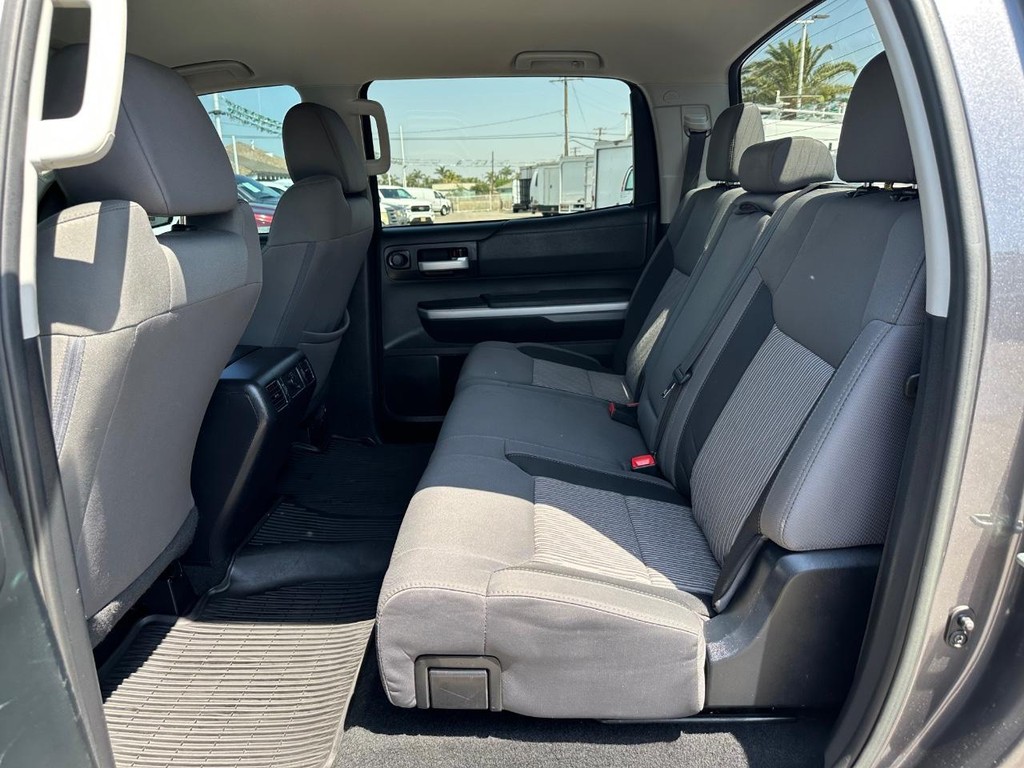 2017 Toyota Tundra SR5 CrewMax photo 32