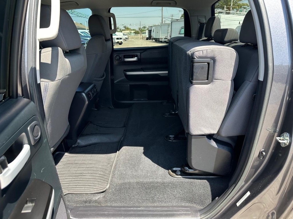 2017 Toyota Tundra SR5 CrewMax photo 33