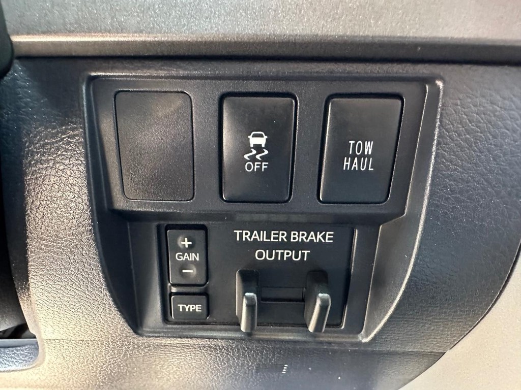 2017 Toyota Tundra SR5 CrewMax photo 38