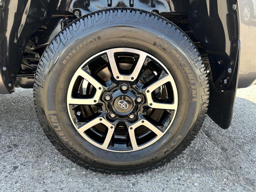 2017 Toyota Tundra SR5 CrewMax photo 3