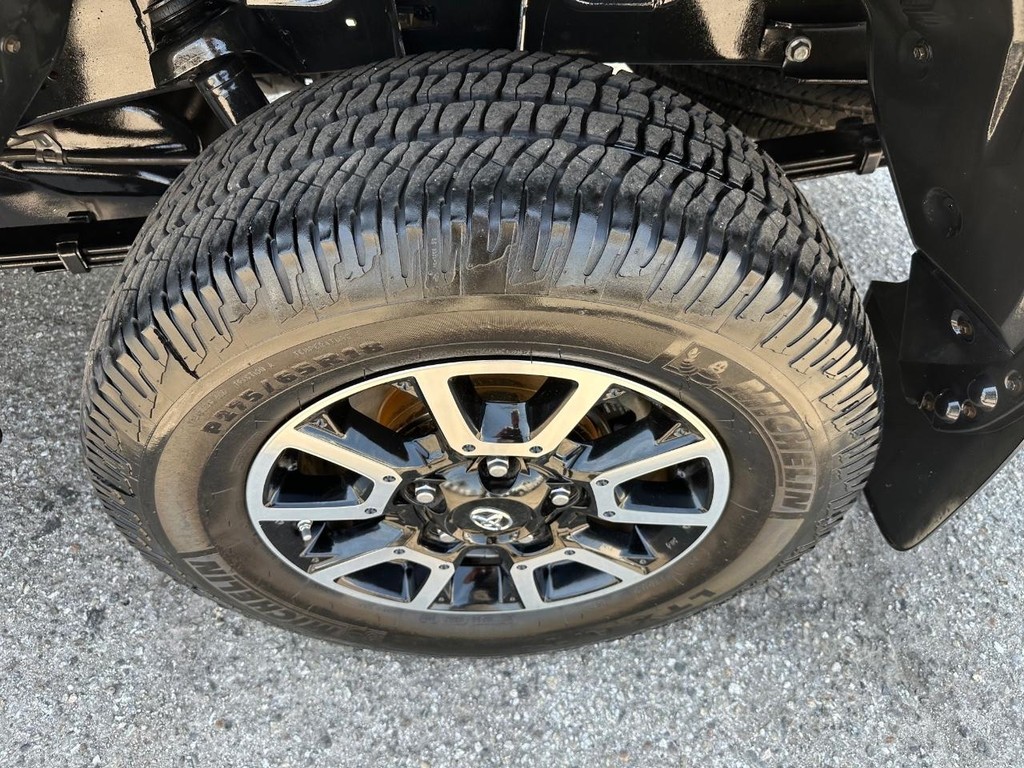2017 Toyota Tundra SR5 CrewMax photo 4