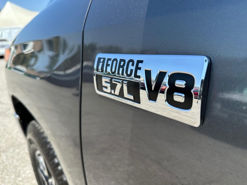 2017 Toyota Tundra SR5 CrewMax photo 5