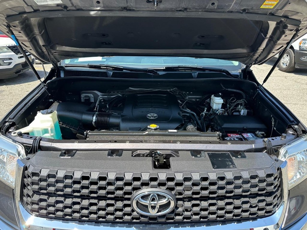 2017 Toyota Tundra SR5 CrewMax photo 6