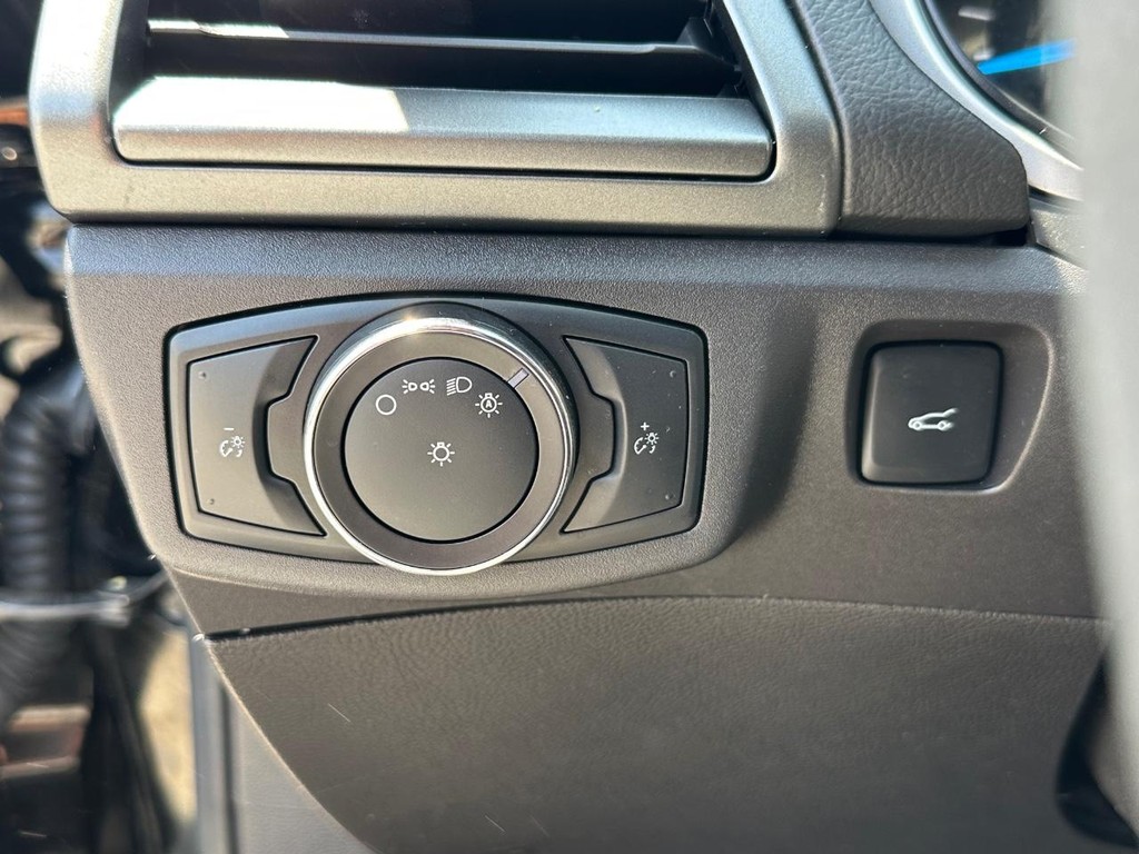 2016 Ford Fusion S photo 2