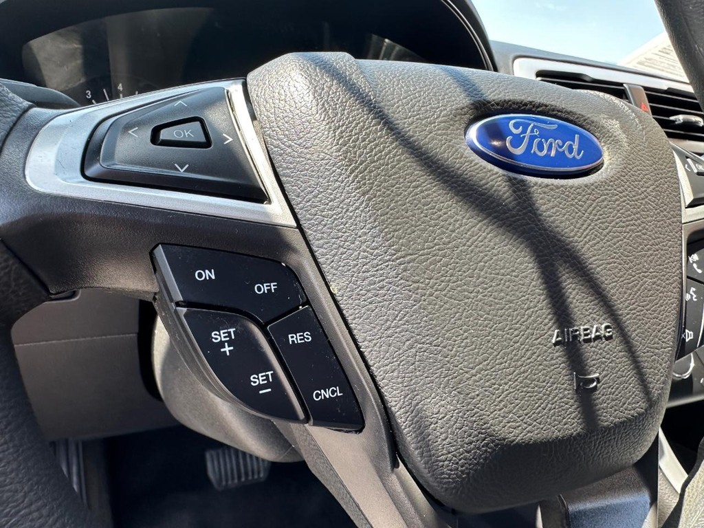 2016 Ford Fusion S photo 3