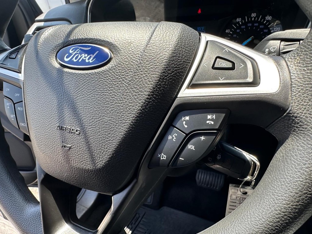 2016 Ford Fusion S photo 4