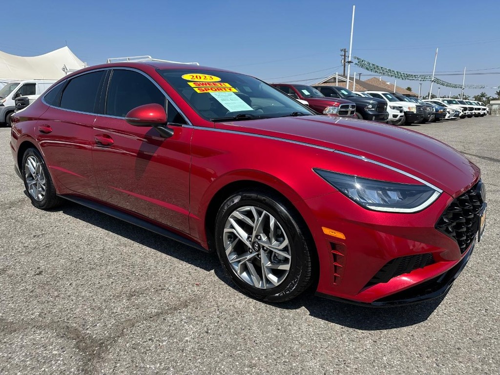 Hyundai Sonata Vehicle Full-screen Gallery Image 03