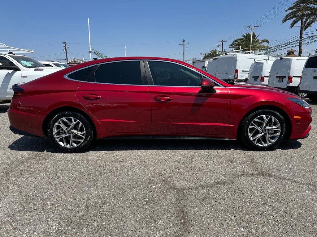 Hyundai Sonata Vehicle Full-screen Gallery Image 05