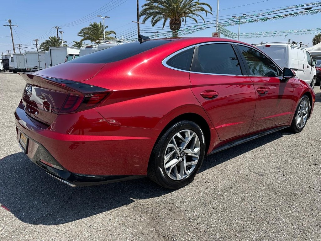 Hyundai Sonata Vehicle Full-screen Gallery Image 06