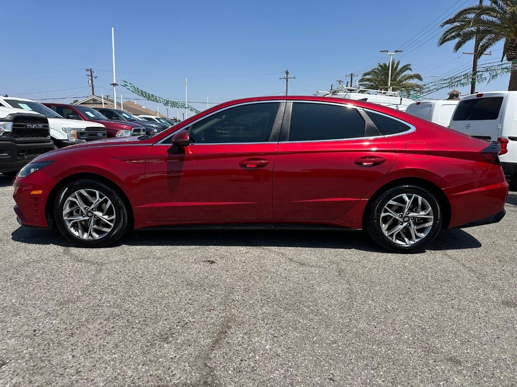 Hyundai Sonata Vehicle Full-screen Gallery Image 11