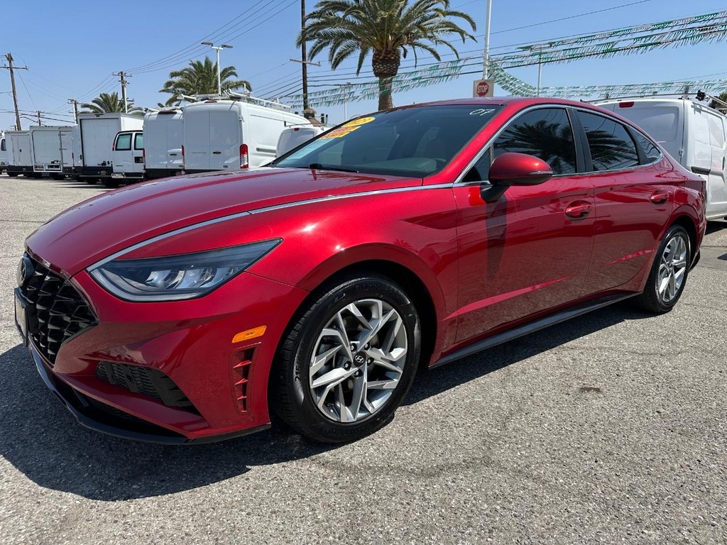 Hyundai Sonata Vehicle Full-screen Gallery Image 12