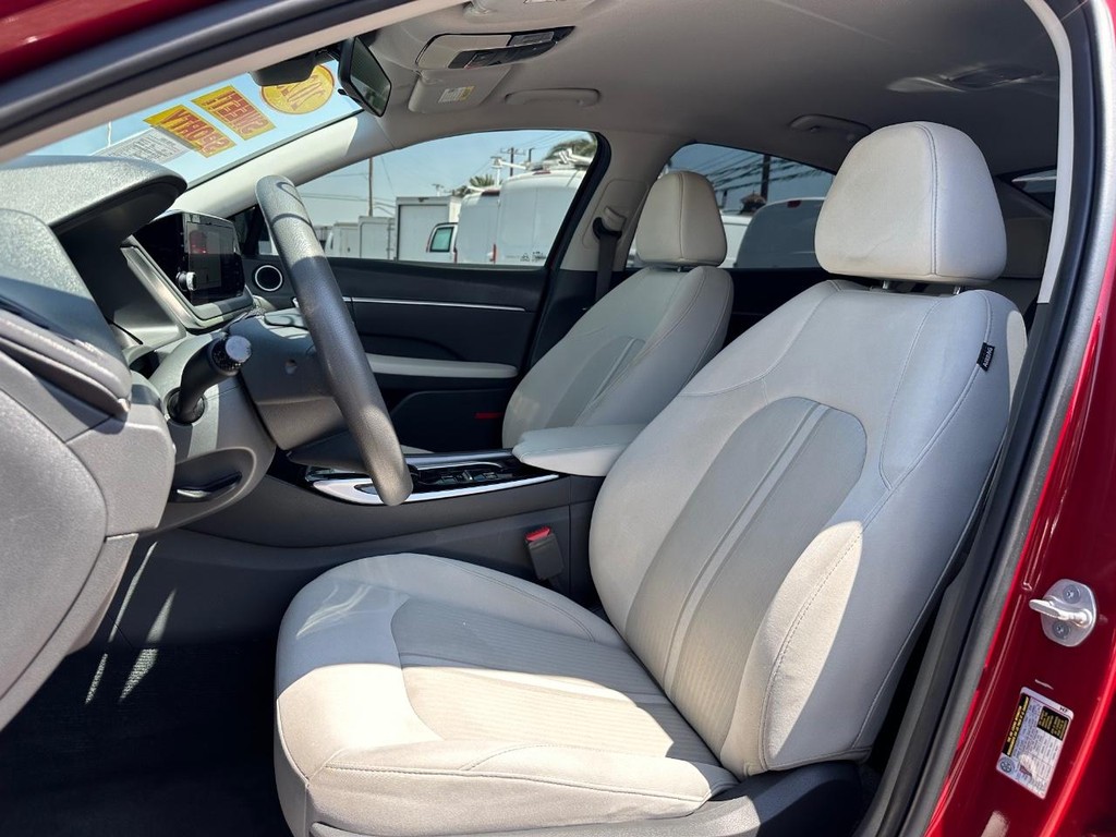 Hyundai Sonata Vehicle Full-screen Gallery Image 18