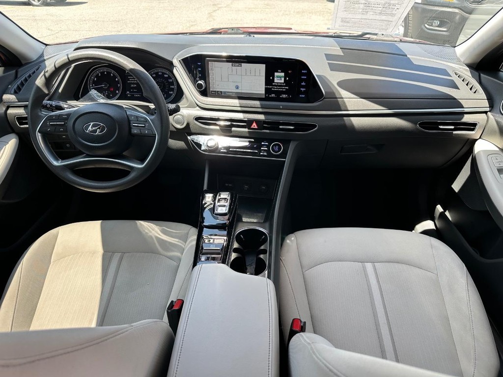 Hyundai Sonata Vehicle Full-screen Gallery Image 23
