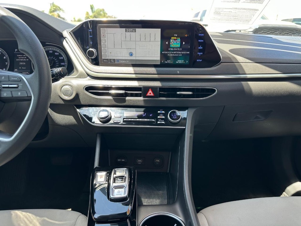 Hyundai Sonata Vehicle Full-screen Gallery Image 25