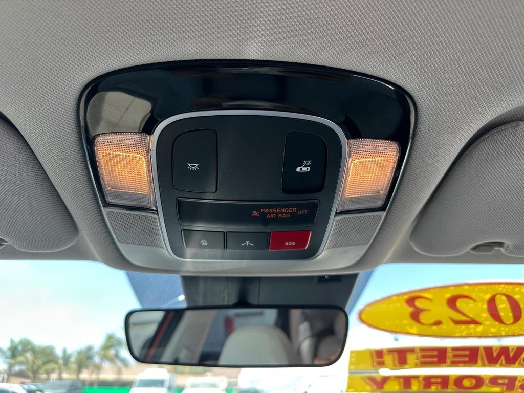 Hyundai Sonata Vehicle Full-screen Gallery Image 28