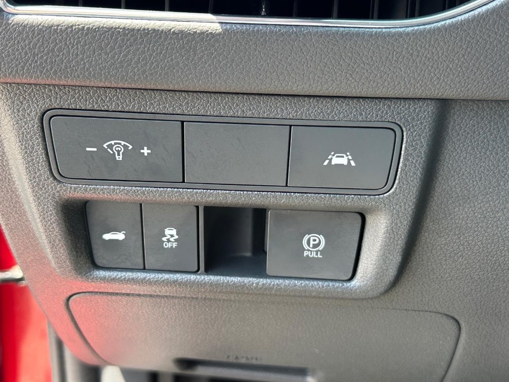 Hyundai Sonata Vehicle Full-screen Gallery Image 34