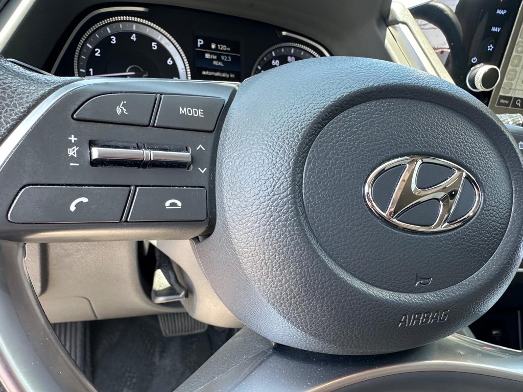 Hyundai Sonata Vehicle Full-screen Gallery Image 35